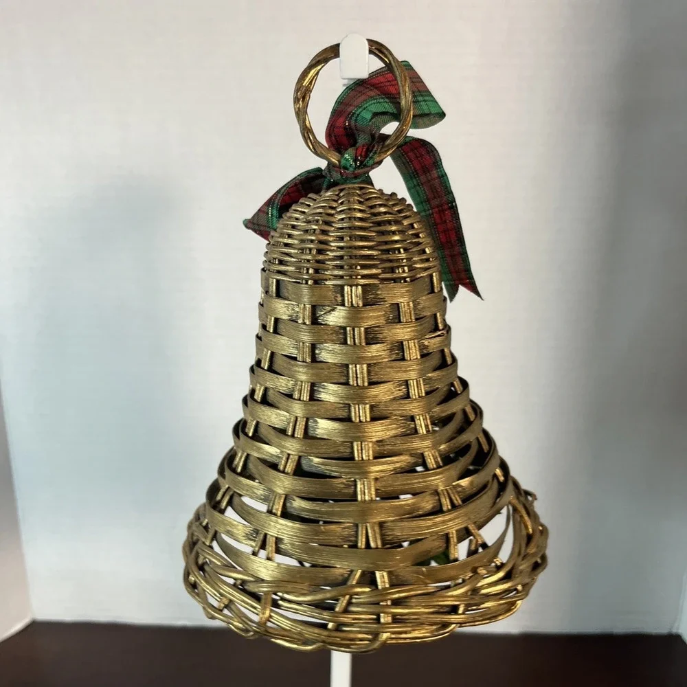 Vintage Avon Holiday Greetings Hanging Wicker Bell Classic Rustic Decor in Box‎